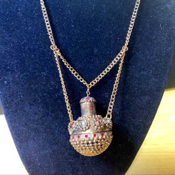 Amulet necklace with turquoise and coral colored stones - Picture 1 of 6